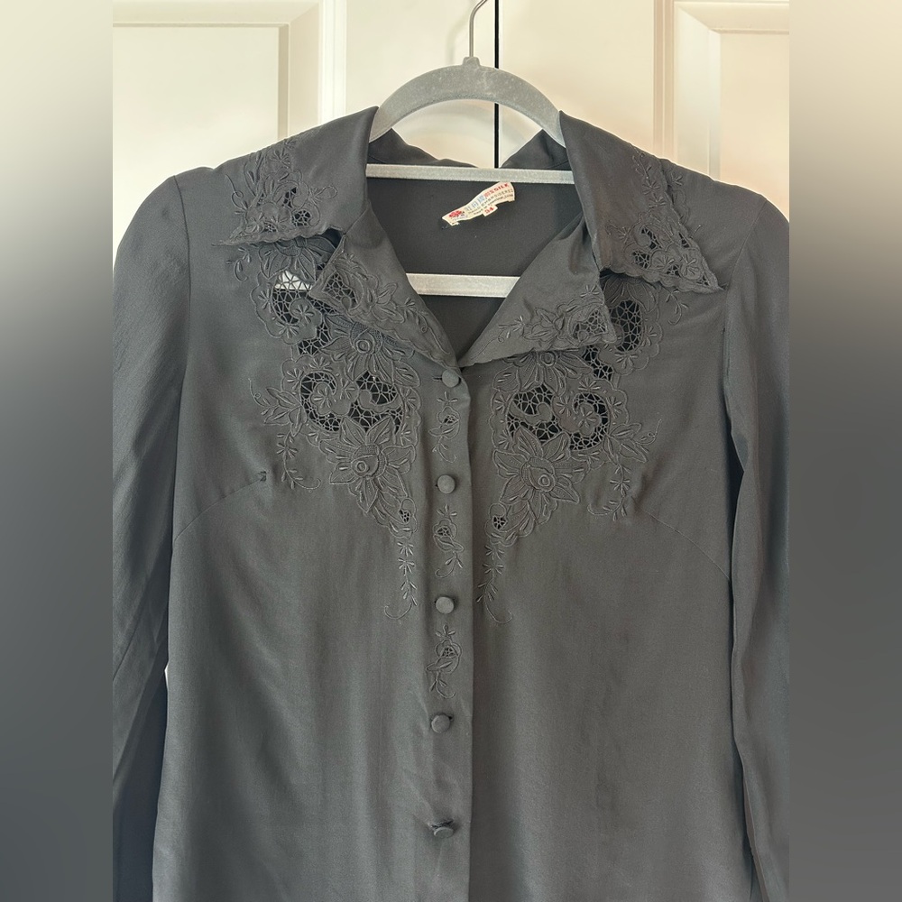 Vintage Peony 100% Silk Floral Embroidered Button Down Blouse Black (Sz 34/US2) - Picture 2 of 10